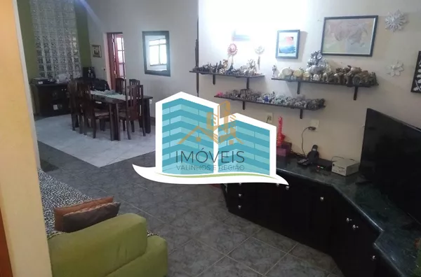 Casa térrea  em condomínio na cidade de Valinhos, contendo apenas escada para  acesso à casa. Localizada  região do Paiquerê, próximo ao Colégio Porto Seguro, Shopping Valinhos. Imóvel  com 3 dormitórios, sendo 1 suíte, todos com armários e ar condicionad - Foto 29