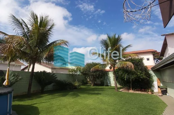 Lindo sobrado em condomínio com ótima localização e segurança 24 horas, 640 m² de terreno com 360 m² de construção, 4 dormitórios sendo 2 suítes e uma com hidromassagem e closet, 2 salas, lavabo, ampla cozinha com copa, lavanderia, ótimo espaço externo co - Foto 23