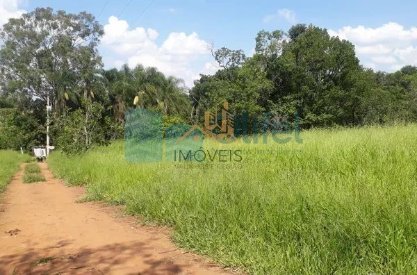 Excelente terreno em área Industrial plana, na cidade de Itatiba com 20 mil metros total, sendo 370 mt de frente.  Agende sua visita.