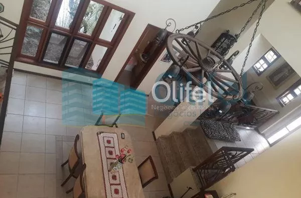 Excelente sobrado na cidade de  Louveira, com 4 dormitórios, sendo 1 suíte master com closet, banheiro social, quartos avarandados, lavabo, ampla sala de estar, jantar e mezanino, escritório, cozinha, copa, lavanderia, despensa, área gourmet com churrasqu - Foto 9