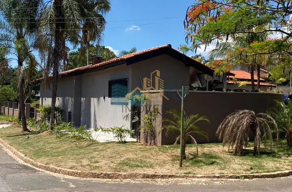 Excelente casa à venda no Condomínio São Joaquim,. Próxima ao lago, iluminação natural e muito arejada. No piso inferior a casa possui um espaço para home office, salão de jogos ou festas, 2 dormitórios e 1 suíte. No piso superior são 3 suítes sendo 1 mas - Foto 35
