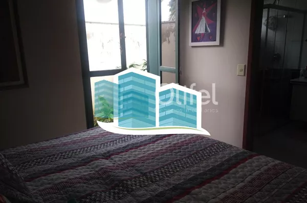 Casa térrea  em condomínio na cidade de Valinhos, contendo apenas escada para  acesso à casa. Localizada  região do Paiquerê, próximo ao Colégio Porto Seguro, Shopping Valinhos. Imóvel  com 3 dormitórios, sendo 1 suíte, todos com armários e ar condicionad - Foto 34