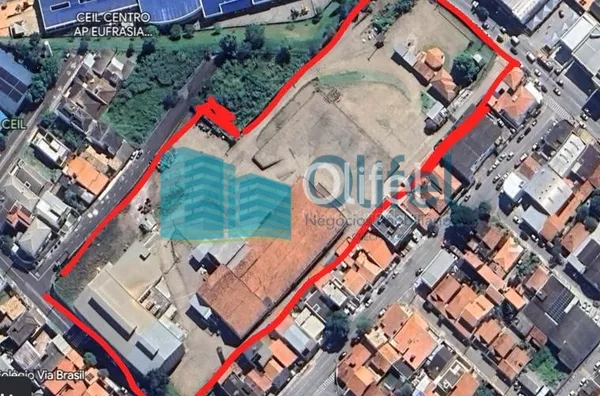 Excelente Área em Louveira em ponto estratégico com 24.000 m² com 3 construções, sendo 2 barracões e 1 casa, frente para  avenida central,  próximo de Bancos, Supermercados, etc..  Acesso fácil à Rodovia Anhanguera.    Agende sua Visita. - Foto 2