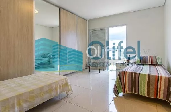 Excelente sobrado no Condomínio Swiss park na cidade de Campinas com excelente acabamento com 4 dormitórios, sendo 2 amplas suítes, closet, hidromassagem, amplas salas de estar, jantar com ambientes integrados ao lazer, sala de cinema, dependência de serv - Foto 8
