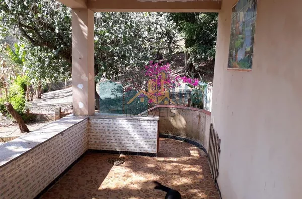 Chácara com 1696m² no bairro Monterrey, na cidade de Louveira,  sendo 137,00m de área construída. As casas são antigas, porém com boa estrutura e fundação. Piscina, pomar, poço caipira.  A chácara possui escritura do terreno, não permitindo dessa forma, f - Foto 5