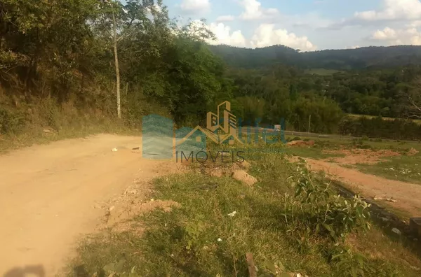 Área comercial/industrial,  com excelente localização de frente a rodovia.   Ótima topografia com platôs. Possibilidade de desmembramento, sendo a frente o valor de R$ 450,00 o metro e a parte de trás, R$ 385,00 o metro.  *Analisa permuta e possibilidade