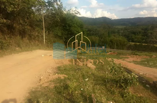 Área comercial/industrial,  com excelente localização de frente a rodovia.   Ótima topografia com platôs. Possibilidade de desmembramento, sendo a frente o valor de R$ 450,00 o metro e a parte de trás, R$ 385,00 o metro.  *Analisa permuta e possibilidade
