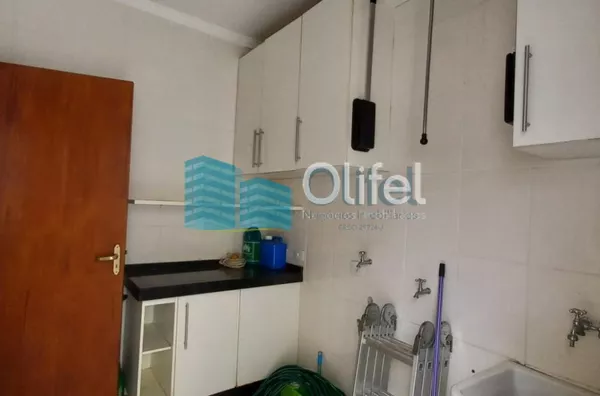 Excelente apartamento no centro da cidade de Louveira,  com 2 dormitórios, sendo 1 suíte com armário, sacada, banheiro social, ampla sala com 2 ambientes, cozinha planejada, lavanderia, vaga de garagem coberta, elevador, piscina e salão de festas.  Próxim - Foto 6