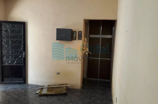 Excelente sobrado em bairro residencial na cidade de Louveira,  com 4 dormitórios, sendo 1 suíte com hidromassagem, banheiro social, sala, cozinha /copa e escritório. Edícula com 1 quarto, banheiro, cozinha e lavanderia.  Confira!!! - Foto 11