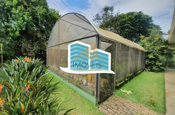 Excelente casa, com ótima metragem em um dos condomínios conhecidos pela sua imensa área verde e beleza, excelente localização na cidade de Vinhedo. A casa foi construída em um terreno praticamente plano, opção ideal para quem busca acessibilidade. A casa - Foto 13
