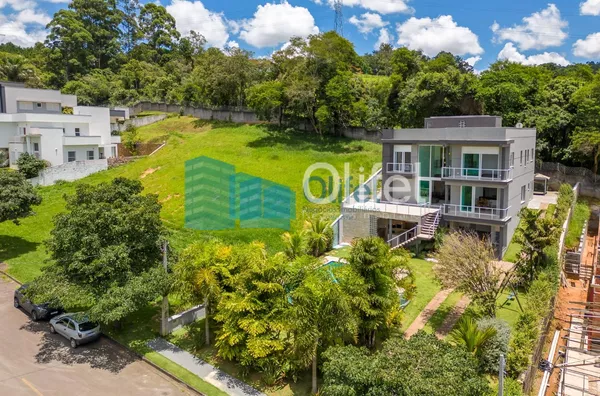 Linda casa em condomínio fechado na cidade de  Vinhedo, 698 m² área construída, 1450,00 m² de terreno, 5 dormitórios sendo 2 suítes, living 4 ambientes, 4 banheiros, 6 vagas de garagem cobertas, piscina, local com muito verde e tranquilidade.  Venha morar - Foto 1