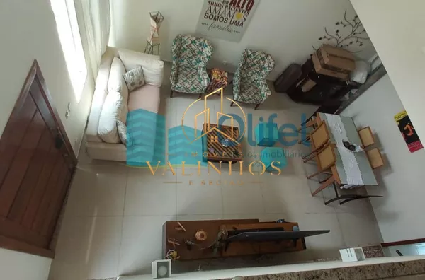 Excelente sobrado em condomínio fechado na cidade de Louveira. Ótimo acabamento, espaços amplos e confortáveis, ampla área gourmet com piscina.  Imóvel apto para financiamento.   Agende sua Visita