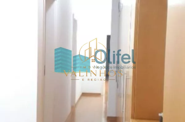 Excelente casa térrea em condomínio fechado na cidade de Louveira, com  3 suítes sendo 1 master com closet, sala de jantar, sala de estar , sala de TV, escritório, cozinha com armários , área de serviço com banheiro, churrasqueira e garagem  coberta para