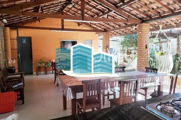 Excelente casa térrea a venda no Condomínio Parque Shangrilá na cidade de Campinas. Muita natureza e verde envolvem esse imóvel. A casa principal tem 3 dormitórios, sendo 1 suíte com closet, sala, cozinha e banheiro. Possui uma casa anexa, com sala, quart - Foto 24
