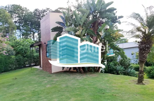 Linda casa no Condomínio Vale do Santa Fé, na cidade de Vinhedo, com excelente terreno, 2520m², 450m2 de construção, com muito verde, vista espetacular das varandas e dos quartos. Muito arejada e aconchegante, com 4 confortáveis suítes, 1 closet, amplo li - Foto 18