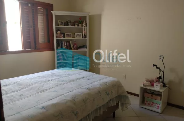 Casa térrea em condomínio em Louveira com 4 dormitórios, sendo 2 suítes, uma master com closet, cozinha planejada, lavanderia, sala ampla para 3 ambientes, quintal, piscina, vagas para 4 carros, sendo 2 cobertas e 2 descobertas. Condomínio com quadra de t - Foto 9