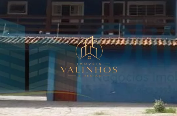 Casa sobrado, 3 quartos, sendo 1 suíte, 2 banheiros, sala de jantar e estar, cozinha, área de serviço, madeira lateral e frontal de primeira qualidade com casa semi nova, único dono, bairro tranquilo em excelente bairro de Vinhedo. Área de lazer para faze