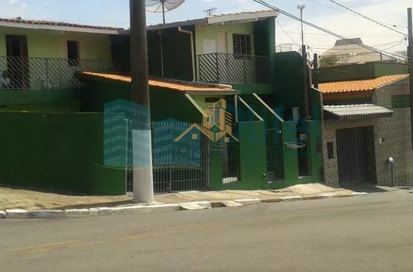 Casa com excelente localização, com área total de 300,00m², sendo 281,00m² de área construída. São 5 casas de aluguel todas com entrada independente, 1 loja, casa principal com 2 quartos, sala de jogos e TV com lareira, banheiro, cozinha na área de churra - Foto 1