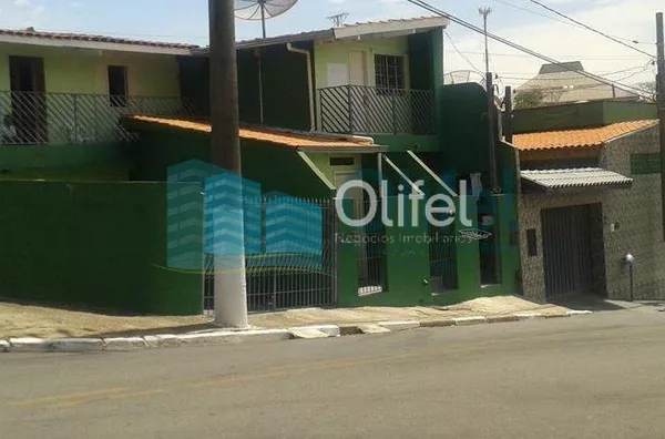 Casa com excelente localização, com área total de 300,00m², sendo 281,00m² de área construída. São 5 casas de aluguel todas com entrada independente, 1 loja, casa principal com 2 quartos, sala de jogos e TV com lareira, banheiro, cozinha na área de churra - Foto 1