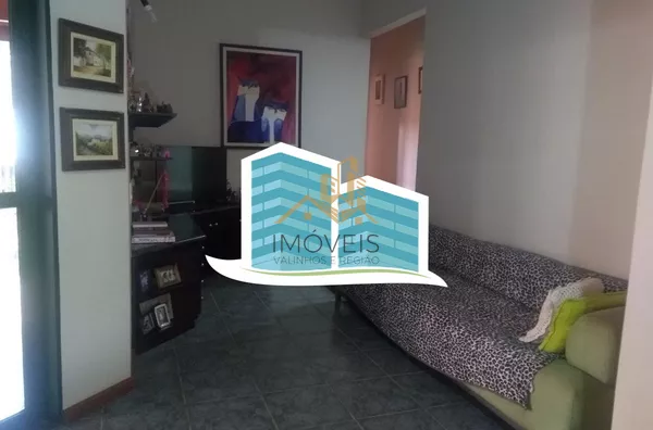 Casa térrea  em condomínio na cidade de Valinhos, contendo apenas escada para  acesso à casa. Localizada  região do Paiquerê, próximo ao Colégio Porto Seguro, Shopping Valinhos. Imóvel  com 3 dormitórios, sendo 1 suíte, todos com armários e ar condicionad - Foto 28