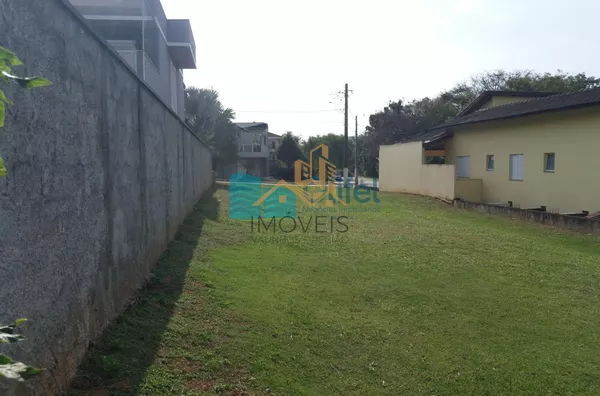 Terreno dentro de condomínio fechado, próximo ao centro da cidade, com topografia privilegiada, projeto  aprovado junto ao condomínio e prefeitura para constução de casa com 206 m² de área útil. Condomínio com Piscina, Churrasqueiras, Quadras de Tênis, Qu - Foto 3