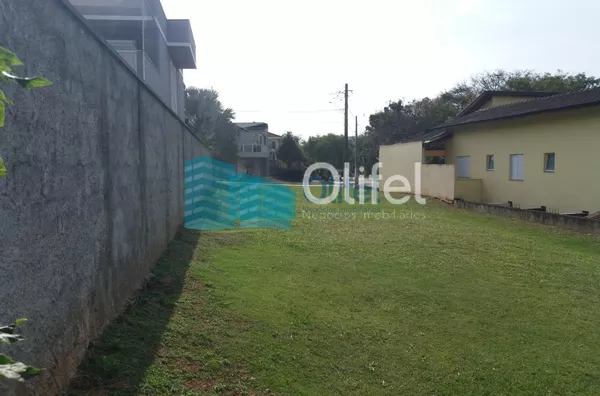 Terreno dentro de condomínio fechado, próximo ao centro da cidade, com topografia privilegiada, projeto  aprovado junto ao condomínio e prefeitura para constução de casa com 206 m² de área útil. Condomínio com Piscina, Churrasqueiras, Quadras de Tênis, Qu - Foto 3