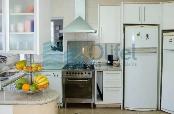 Casa residencial à venda, condomínio Estância Marambaia, Vinhedo. Maravilhosa casa, implantada em 4 lotes unificados que são passíveis de desmembramento, recentemente reformada, possui sala de estar com varanda e lago de carpas, sala de jantar, home theat - Foto 8