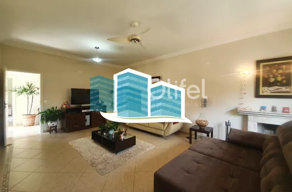 Excelente casa, com ótima metragem em um dos condomínios conhecidos pela sua imensa área verde e beleza, excelente localização na cidade de Vinhedo. A casa foi construída em um terreno praticamente plano, opção ideal para quem busca acessibilidade. A casa - Foto 22