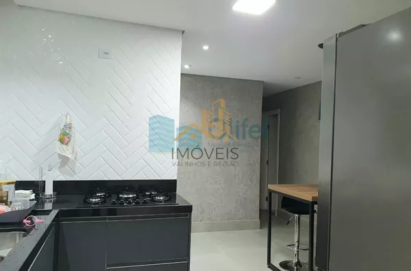 Excelente casa com 306 m², no melhor condomínio de Louveira, 01 suíte máster (closet e banho amplos com varanda + 02 dormitórios amplos, sala ampla e sala de jantar. Todos ambientes com ar condicionado novo. Cozinha, despensa, lavanderia, escritório e áre - Foto 22