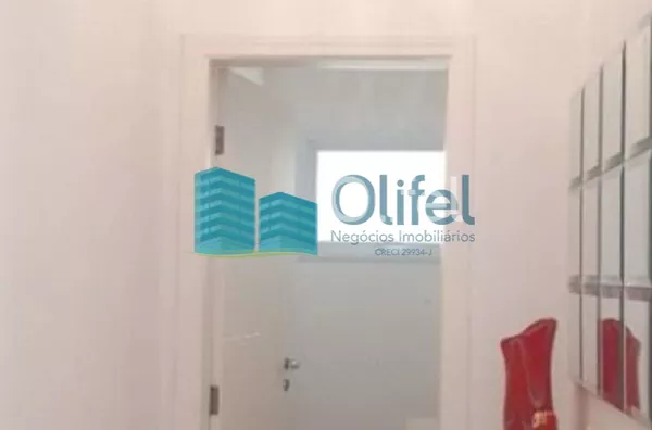 Excelente casa térrea em condomínio fechado com portaria 24hs, segurança com ronda e área de lazer, além de muito verde em suas ruas. Boa localização dentro do condomínio  com  frente para 2 ruas. Casa toda climatizada , sendo 3 suítes, todas com ar condi - Foto 4
