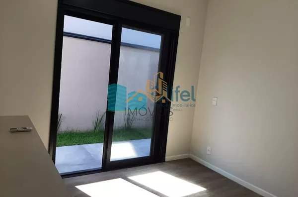 Linda casa térrea, 206m².O imóvel conta com 03 suítes com armários, sendo a suíte master com closet, escritório, lavabo, sala 2 ambientes, cozinha com armários e espaço gourmet com churrasqueira e armários, fogão cooktop  ja instalado. Piscina Aquecida. T - Foto 36
