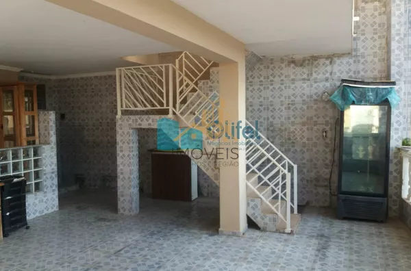 Excelente chácara  a 4 km do centro da cidade de Louveira com 03 dormitórios sendo 01 suíte, sala jantar, sala de estar, 08 vagas de garagem sendo 04 coberta, canil, campo de futsal gramado, piscina, churrasqueira, fogão e forno à lenha, lago, com uma áre - Foto 5