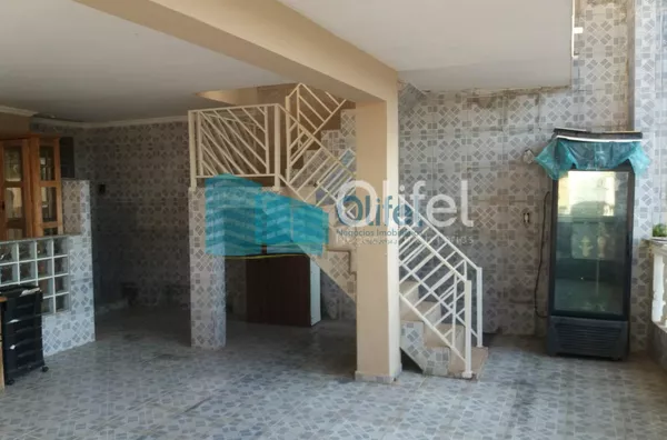 Excelente chácara  a 4 km do centro da cidade de Louveira com 03 dormitórios sendo 01 suíte, sala jantar, sala de estar, 08 vagas de garagem sendo 04 coberta, canil, campo de futsal gramado, piscina, churrasqueira, fogão e forno à lenha, lago, com uma áre - Foto 5