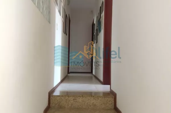 Casa térrea em condomínio em Louveira com 4 dormitórios, sendo 2 suítes, uma master com closet, cozinha planejada, lavanderia, sala ampla para 3 ambientes, quintal, piscina, vagas para 4 carros, sendo 2 cobertas e 2 descobertas. Condomínio com quadra de t - Foto 5