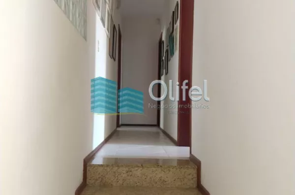 Casa térrea em condomínio em Louveira com 4 dormitórios, sendo 2 suítes, uma master com closet, cozinha planejada, lavanderia, sala ampla para 3 ambientes, quintal, piscina, vagas para 4 carros, sendo 2 cobertas e 2 descobertas. Condomínio com quadra de t - Foto 5