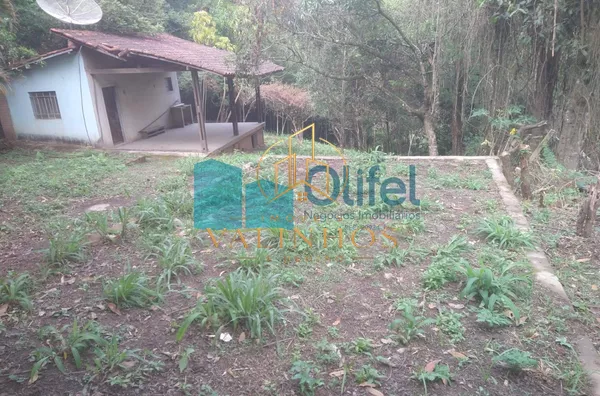 Terreno com leve declive, 2.072m², em bairro residencial na cidade de Louveira. Excelente localização.   Agende sua visita