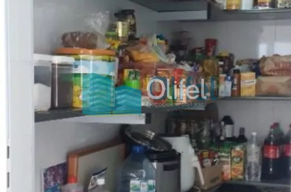 Excelente casa térrea em condomínio fechado com portaria 24hs, segurança com ronda e área de lazer, além de muito verde em suas ruas. Boa localização dentro do condomínio  com  frente para 2 ruas. Casa toda climatizada , sendo 3 suítes, todas com ar condi - Foto 7
