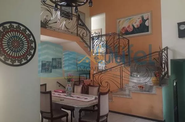 Excelente sobrado na cidade de  Louveira, com 4 dormitórios, sendo 1 suíte master com closet, banheiro social, quartos avarandados, lavabo, ampla sala de estar, jantar e mezanino, escritório, cozinha, copa, lavanderia, despensa, área gourmet com churrasqu - Foto 4
