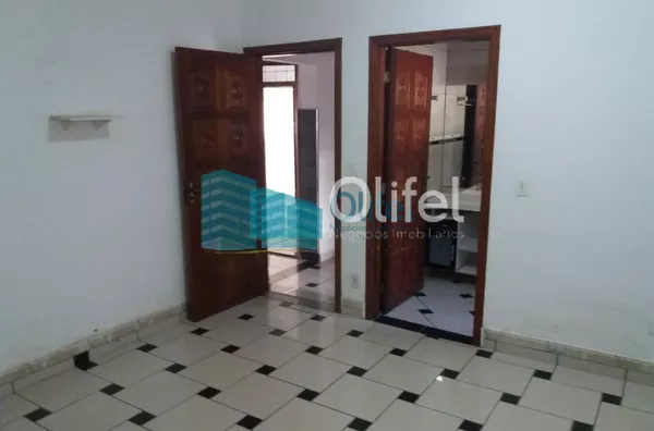 Excelente chácara  a 4 km do centro da cidade de Louveira com 03 dormitórios sendo 01 suíte, sala jantar, sala de estar, 08 vagas de garagem sendo 04 coberta, canil, campo de futsal gramado, piscina, churrasqueira, fogão e forno à lenha, lago, com uma áre - Foto 22