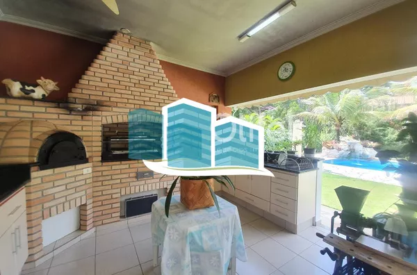 Excelente casa, com ótima metragem em um dos condomínios conhecidos pela sua imensa área verde e beleza, excelente localização na cidade de Vinhedo. A casa foi construída em um terreno praticamente plano, opção ideal para quem busca acessibilidade. A casa - Foto 11