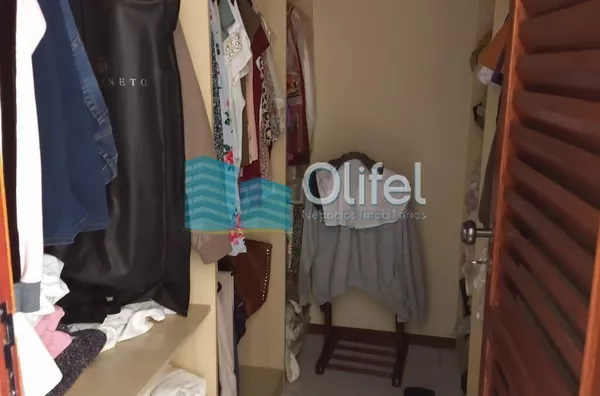 Casa térrea em condomínio em Louveira com 4 dormitórios, sendo 2 suítes, uma master com closet, cozinha planejada, lavanderia, sala ampla para 3 ambientes, quintal, piscina, vagas para 4 carros, sendo 2 cobertas e 2 descobertas. Condomínio com quadra de t - Foto 8