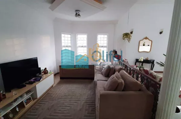Excelente casa de esquina em bairro residencial, próximo ao centro na cidade de Louveira.  Possui 3 dormitórios sendo 1 suíte com closet e banheira de hidromassagem de 4 lugares. Sala 3 ambientes, sala de TV, escritório, despensa e lavanderia fechada. Pos - Foto 18
