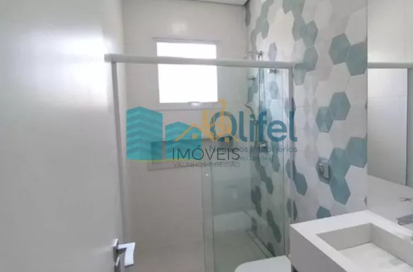 Lindo sobrado com excelente acabamento no  condomínio  Santa Isabel na cidade de Louveira com bastante verde, ideal para quem busca tranquilidade para a família e os amigos.  A casa conta com 3 suítes, sala ampla com pé direito duplo, cozinha rica em armá - Foto 7