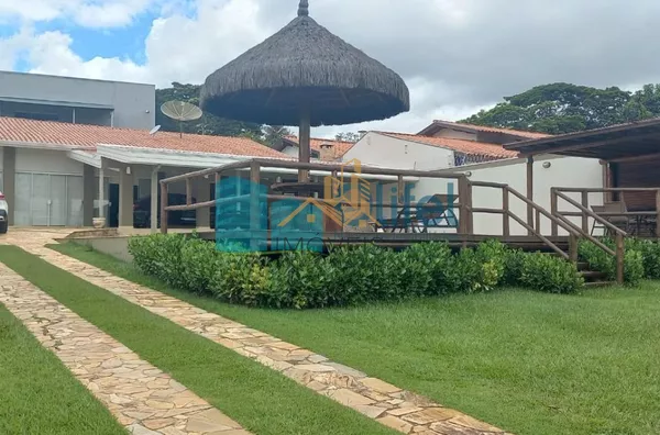 Para você que busca em apenas um lugar, qualidade de vida, conforto, espaço, excelente localização, seja para morar ou passar finais de semana com a família e amigos, apresento esta chácara localizada em um local apenas de chácaras, próximo ao centro da c - Foto 2