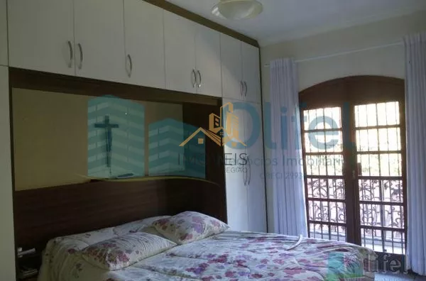 Linda casa de esquina com 3 dormitórios, sendo 1 suíte com hidromassagem, sala 2 ambientes, escritório, cozinha planejada, despensa, área gourmet, garagem para 2 carros cobertas, portão automático, bairro tranquilo. Vale a pena conferir. - Foto 19