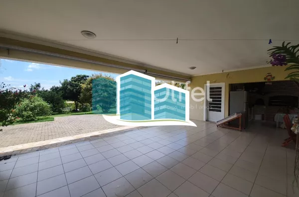 Excelente casa, com ótima metragem em um dos condomínios conhecidos pela sua imensa área verde e beleza, excelente localização na cidade de Vinhedo. A casa foi construída em um terreno praticamente plano, opção ideal para quem busca acessibilidade. A casa - Foto 19
