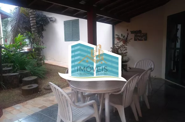 Casa térrea  em condomínio na cidade de Valinhos, contendo apenas escada para  acesso à casa. Localizada  região do Paiquerê, próximo ao Colégio Porto Seguro, Shopping Valinhos. Imóvel  com 3 dormitórios, sendo 1 suíte, todos com armários e ar condicionad - Foto 8