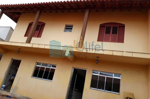 Excelente sobrado em bairro residencial na cidade de Louveira,  com 4 dormitórios, sendo 1 suíte com hidromassagem, banheiro social, sala, cozinha /copa e escritório. Edícula com 1 quarto, banheiro, cozinha e lavanderia.  Confira!!! - Foto 3