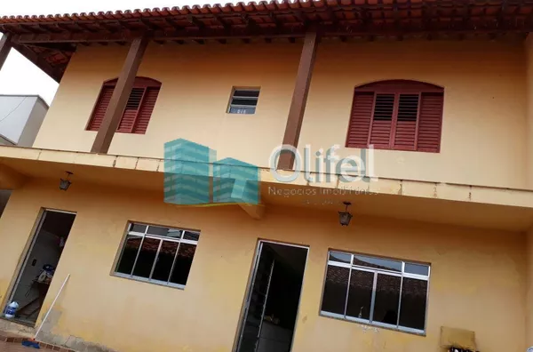 Excelente sobrado em bairro residencial na cidade de Louveira,  com 4 dormitórios, sendo 1 suíte com hidromassagem, banheiro social, sala, cozinha /copa e escritório. Edícula com 1 quarto, banheiro, cozinha e lavanderia.  Confira!!! - Foto 3