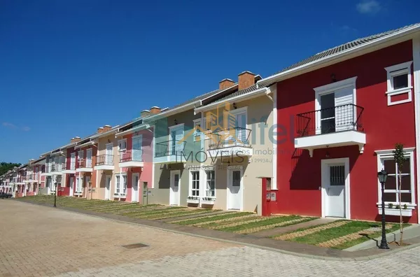 Descubra o encanto deste charmoso sobrado em um condomínio fechado em Valinhos. Com 5400m² de área verde, a casa oferece 3 dormitórios, suíte, quintal e muito mais. - Foto 2